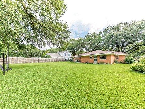 3rd image of 114 Teche Dr