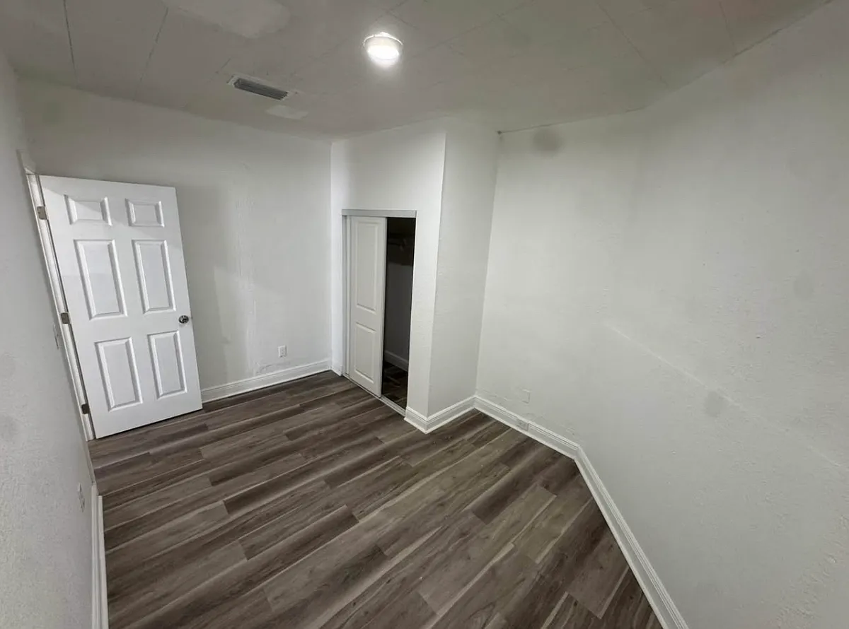 Building Photo - 2530 9th Ave W #1