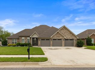 302 Magnolia Dr, Muscle Shoals, AL 35661