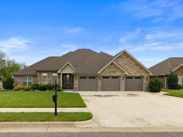 302 Magnolia Dr, Muscle Shoals, AL 35661