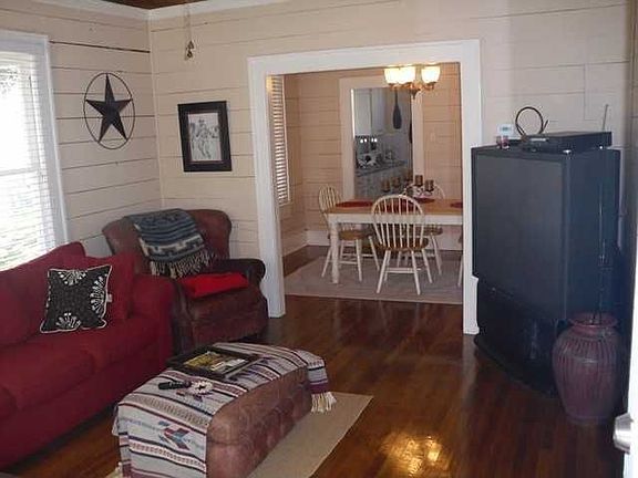 2nd image of 100 Taylor Dr