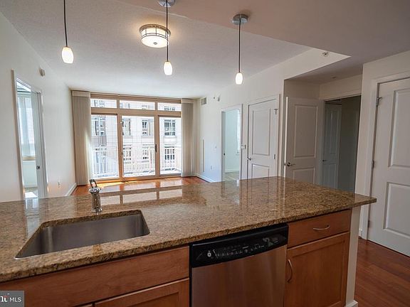 4th image of 888 N Quincy St Unit 809