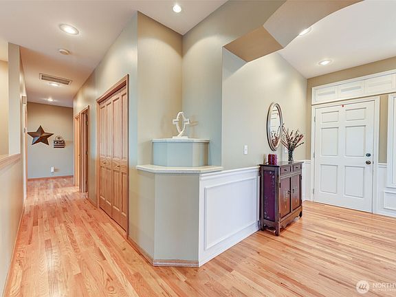 5th image of 7721 74th Drive NE