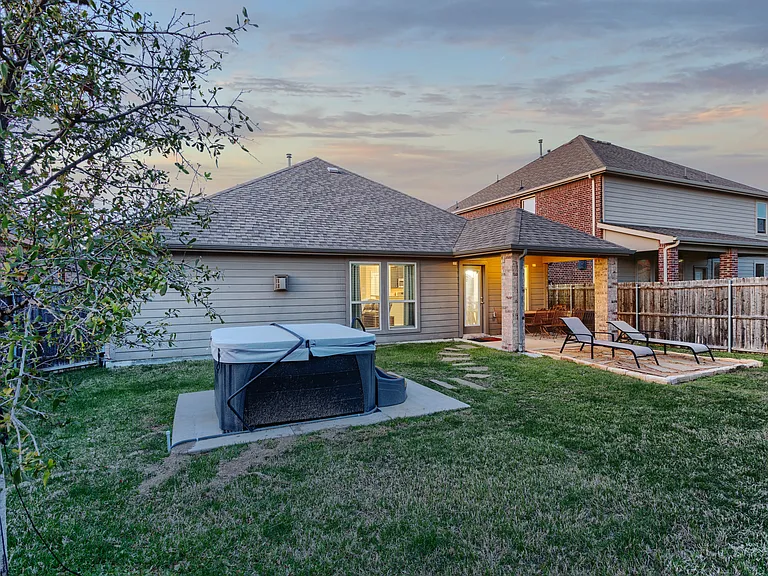 912 Lake Cypress Ln — Photo 36