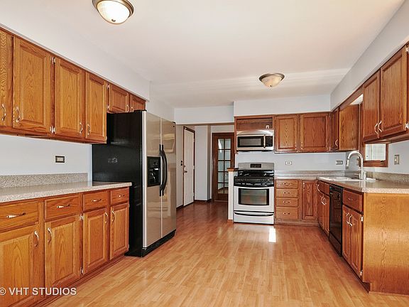 3rd image of 805 Bonnie Brae Ct