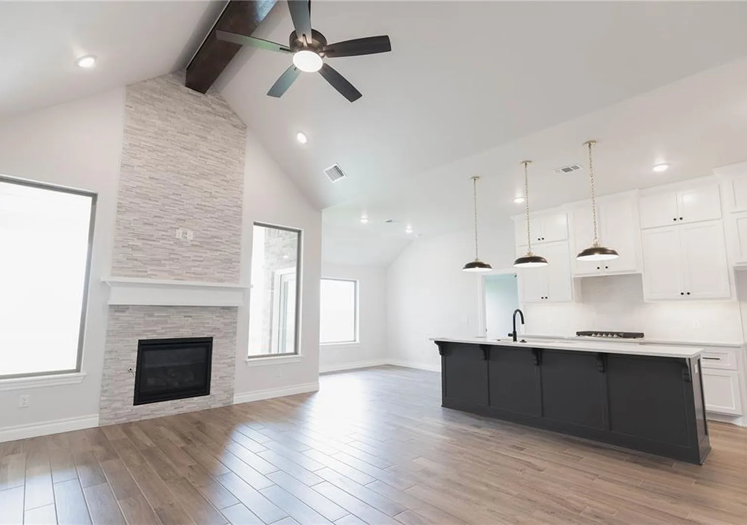 Brand New 4 Bedroom 3 Bathroom Home In Deer Creek Schools With Storm Shelter — Photo 2