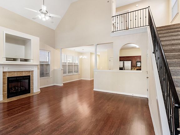 3rd image of 1335 Island Pl E