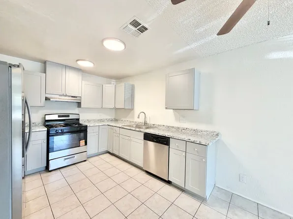 33030 Shifting Sands Trl APT 4, Cathedral City, CA 92234