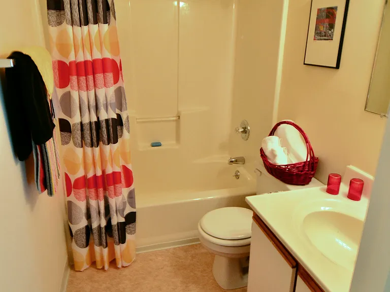 Evergreen Terrace Apartments — Photo 13