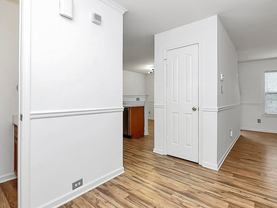 1st image of 2712 N Valley Ct