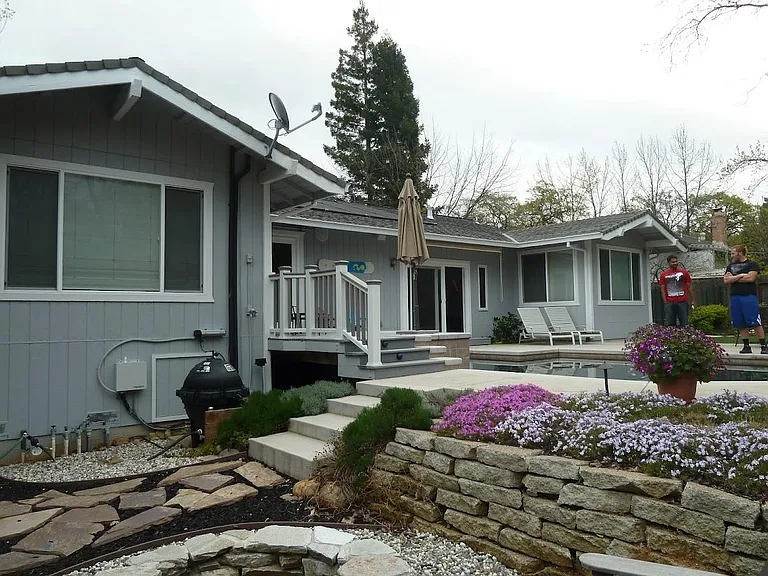 3072 Latham Ln — Photo 2