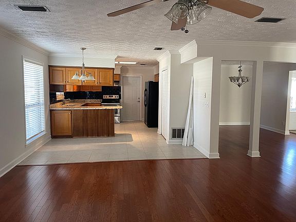5th image of 2234 The Woods Dr