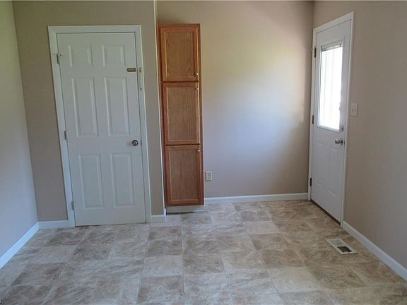 3rd image of 8684 Station St
