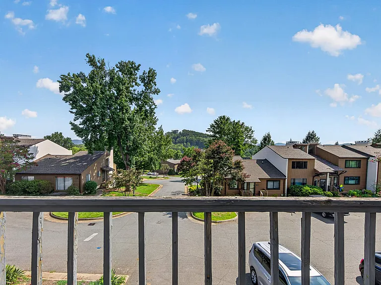 225 Harvest Dr — Photo 24
