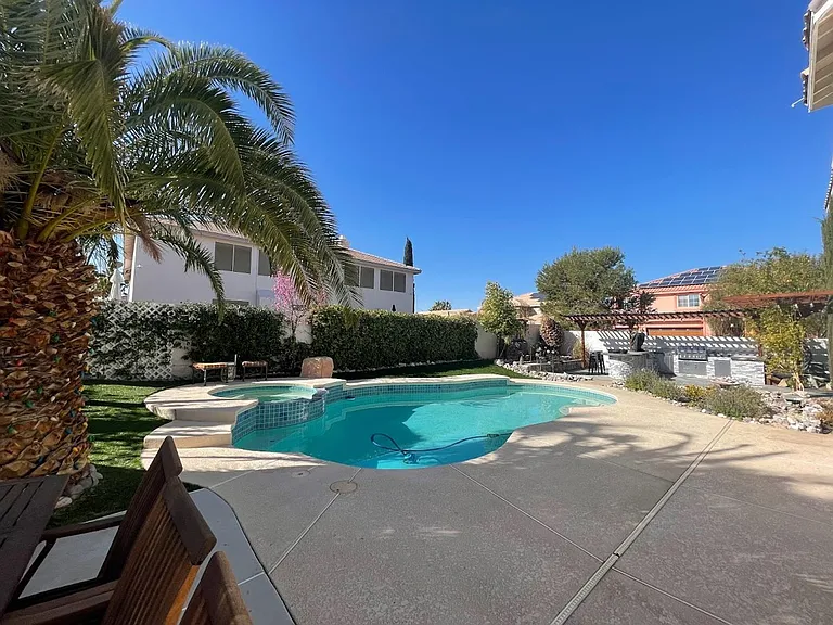 8757 Castle Hill Ave — Photo 50