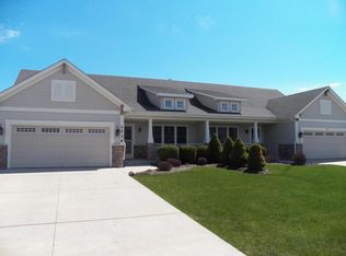 1737 Raintree Ln, Racine, WI 53406