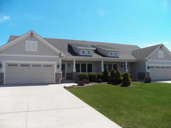 1737 Raintree Ln, Racine, WI 53406