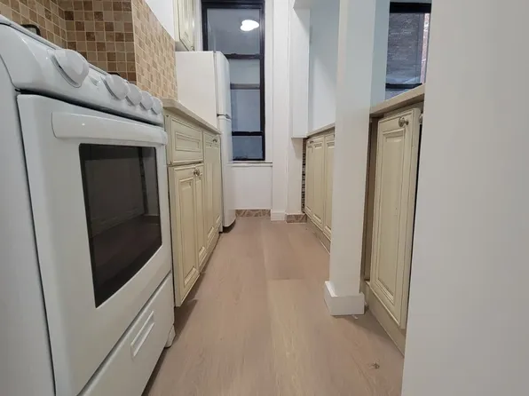 201 East 35th Street image 1 of 7