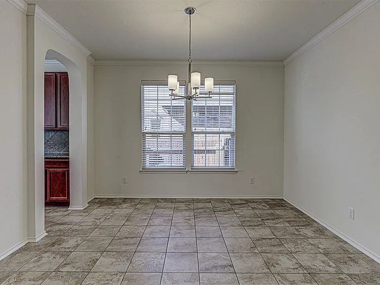 339 Alamosa Dr — Photo 6