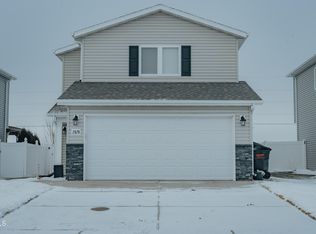 2870 Finley St, Bismarck, ND 58504