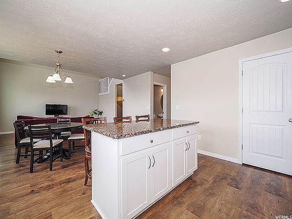 2nd image of 2958 S Willow Creek Dr W