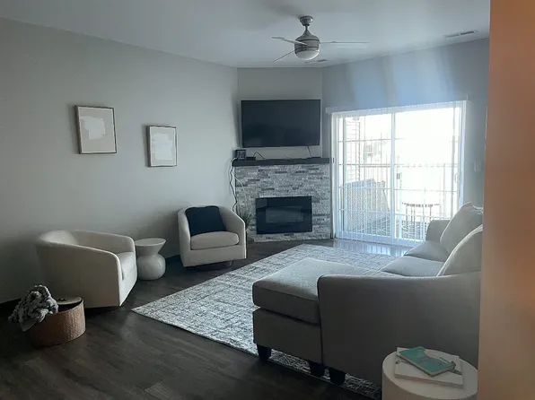 2863 Spring Rose Cir, Coralville, IA 52241