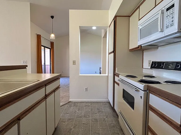 1698 W Wood Bridge Ct — Photo 13