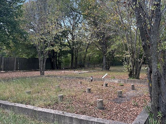 5th image of 805 Ard Rd