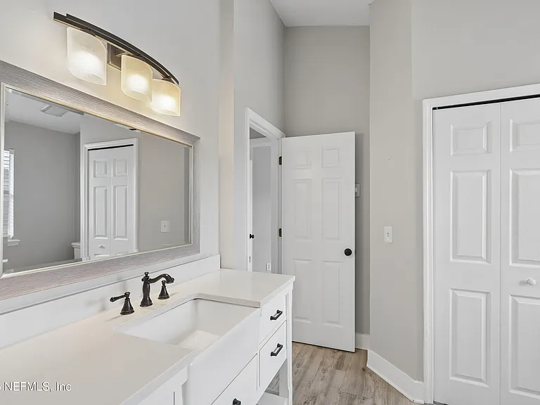 204 Crosstern Ct — Photo 15