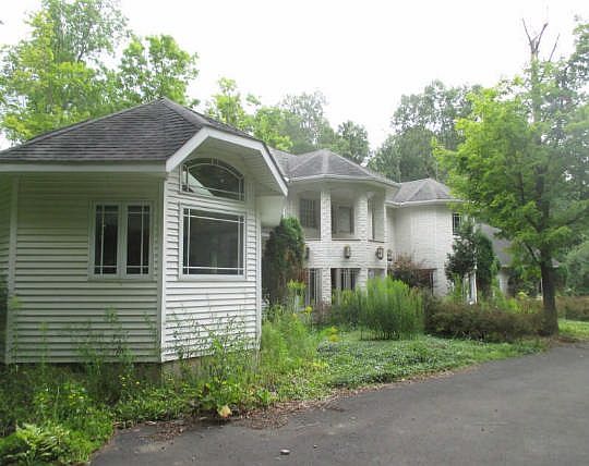 3rd image of 4250 Hawthorne Dr