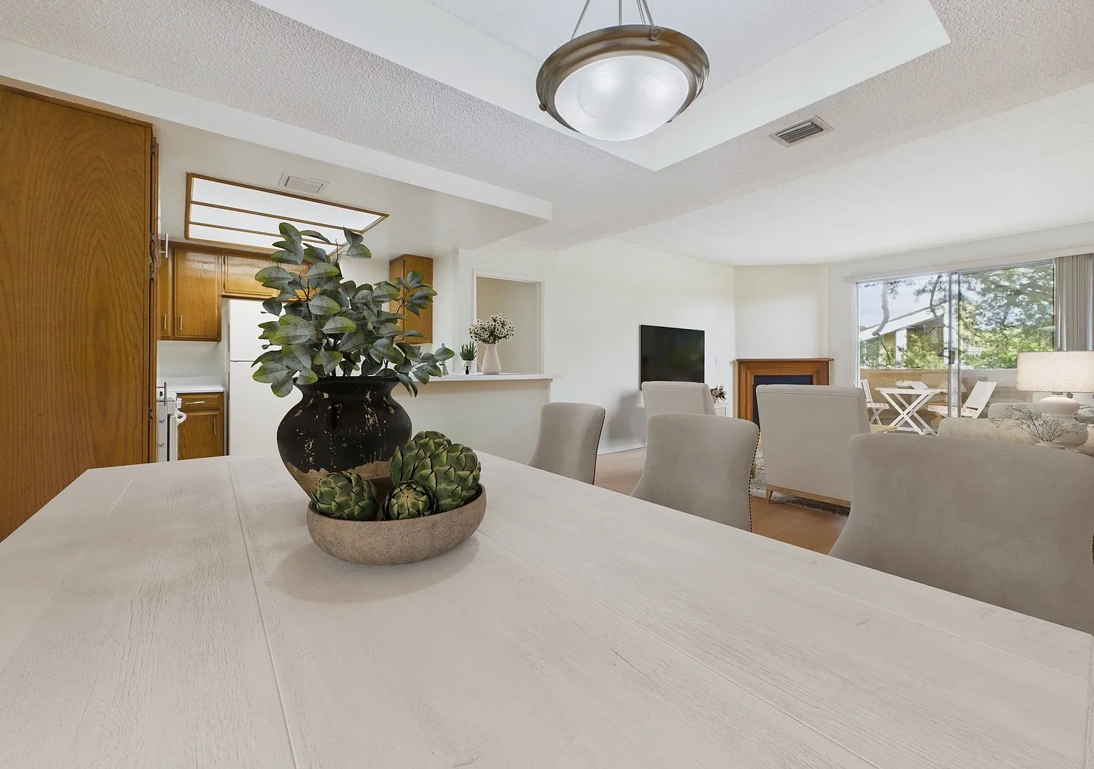 11641 Valley Spring Lane Apartments — Photo 2