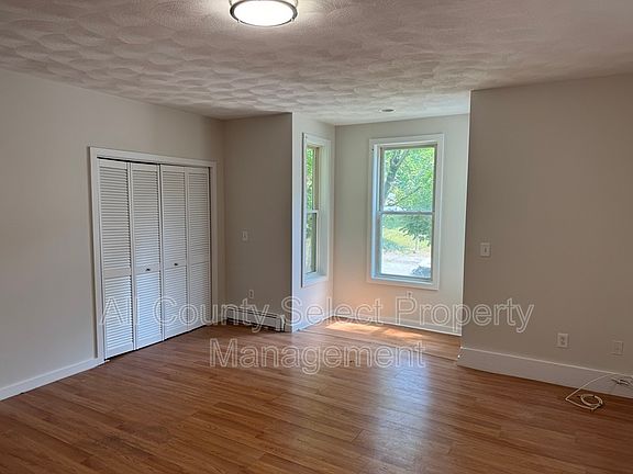 4th image of 85 Groveland St APT 1