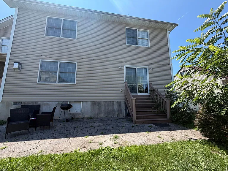 341 Maple St — Photo 25