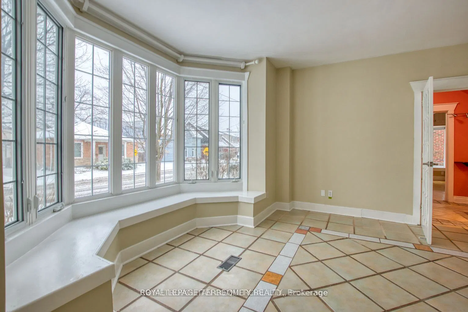 4 bed, $3,800 — Photo 4