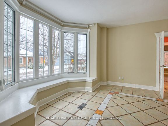 4th image of 19 Mill St N