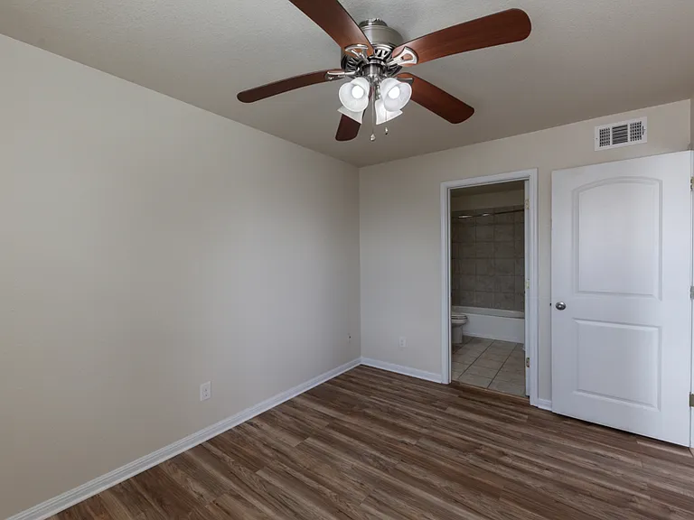 336 Perry St — Photo 7