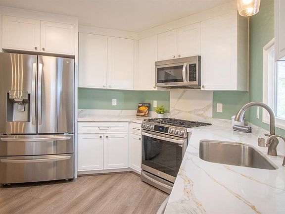 4th image of 9 Fallen Leaf Way