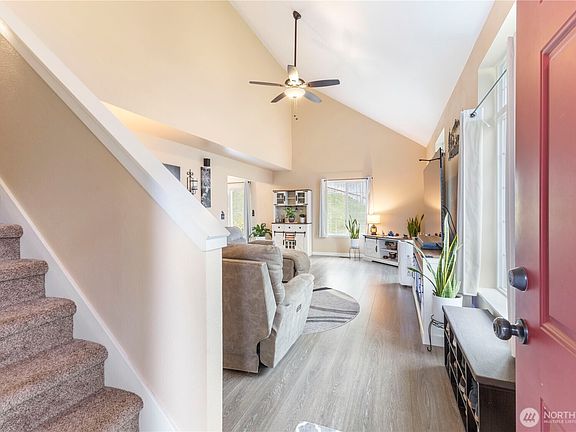 Soaring vaulted ceilings in the living space.>