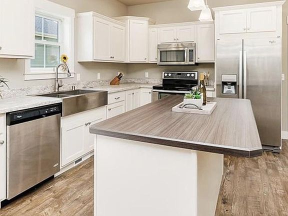 2nd image of 1612 Hidden Cove Ln