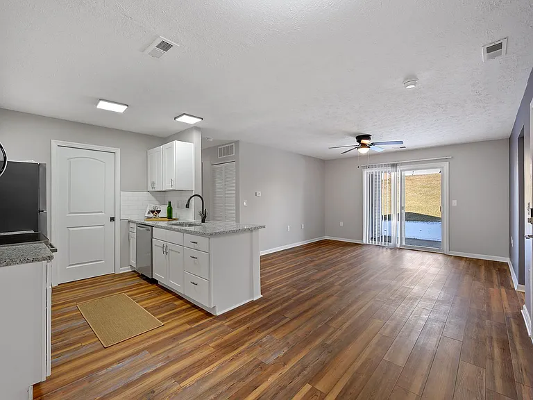 Bridgewater Crossing — Photo 26