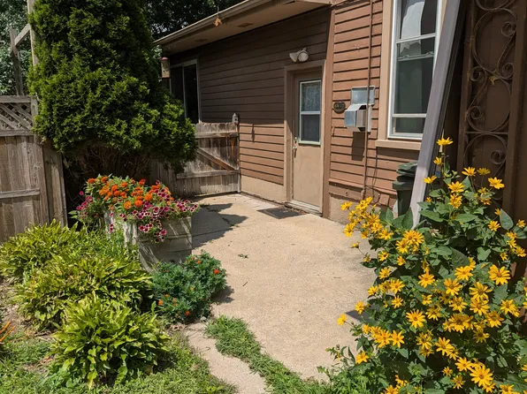 635 1/2 S Governor St, Iowa City, IA 52240