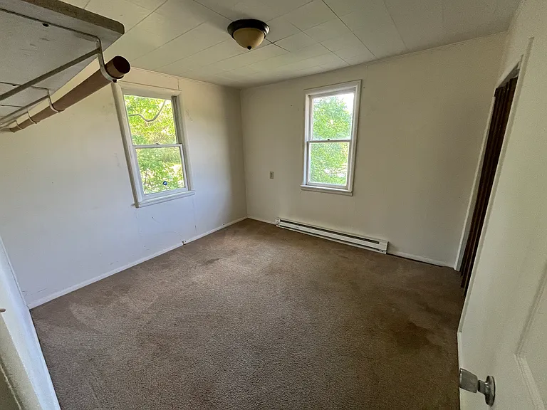 1305 E Park St — Photo 3