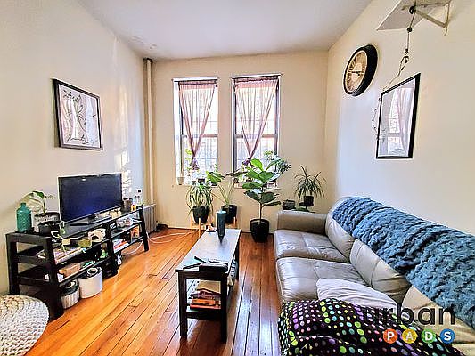 1st image of 752 Franklin Ave #4