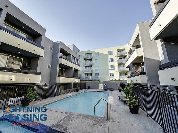 3rd image of 11225 3/5 Morrison St #209D