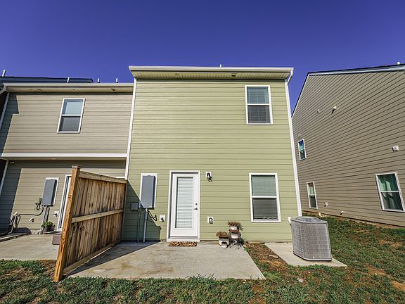 4th image of 131 Harvard Dr