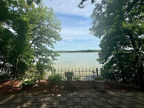 3rd image of 1907 S Shore Dr