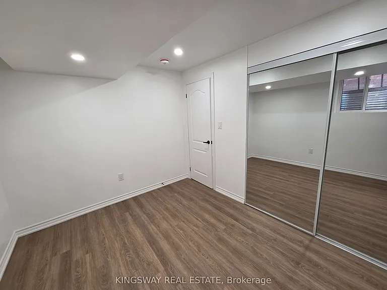 839 Miltonbrook Cres #BASEMENT — Photo 12