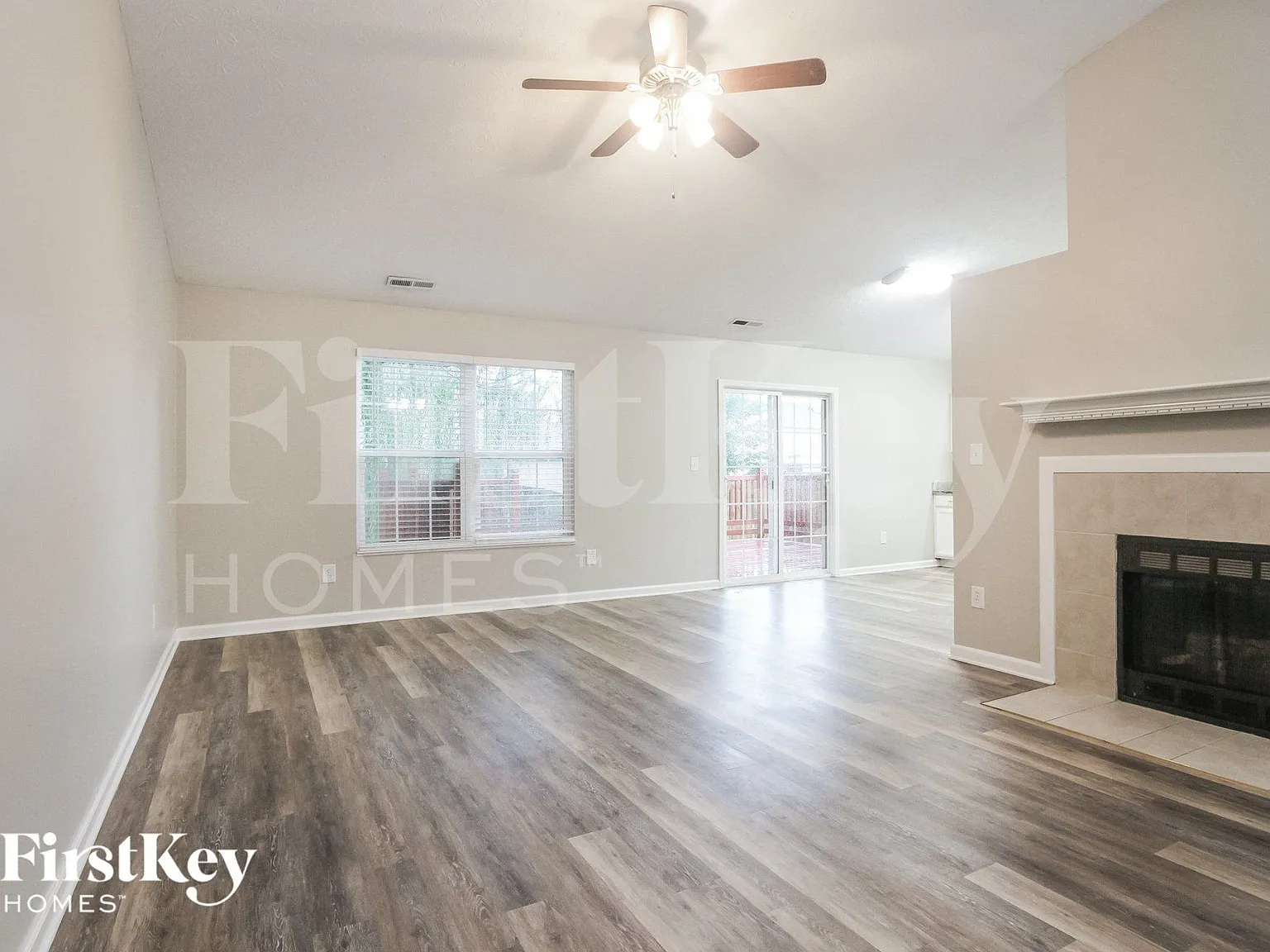 3 bed, 2.0 bath, 1410 sqft, $1,995 — Photo 2
