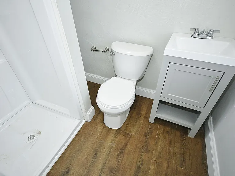 1103 Crosby St #1 — Photo 11