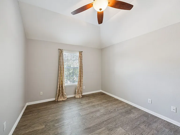 3201 Kent Dr — Photo 24